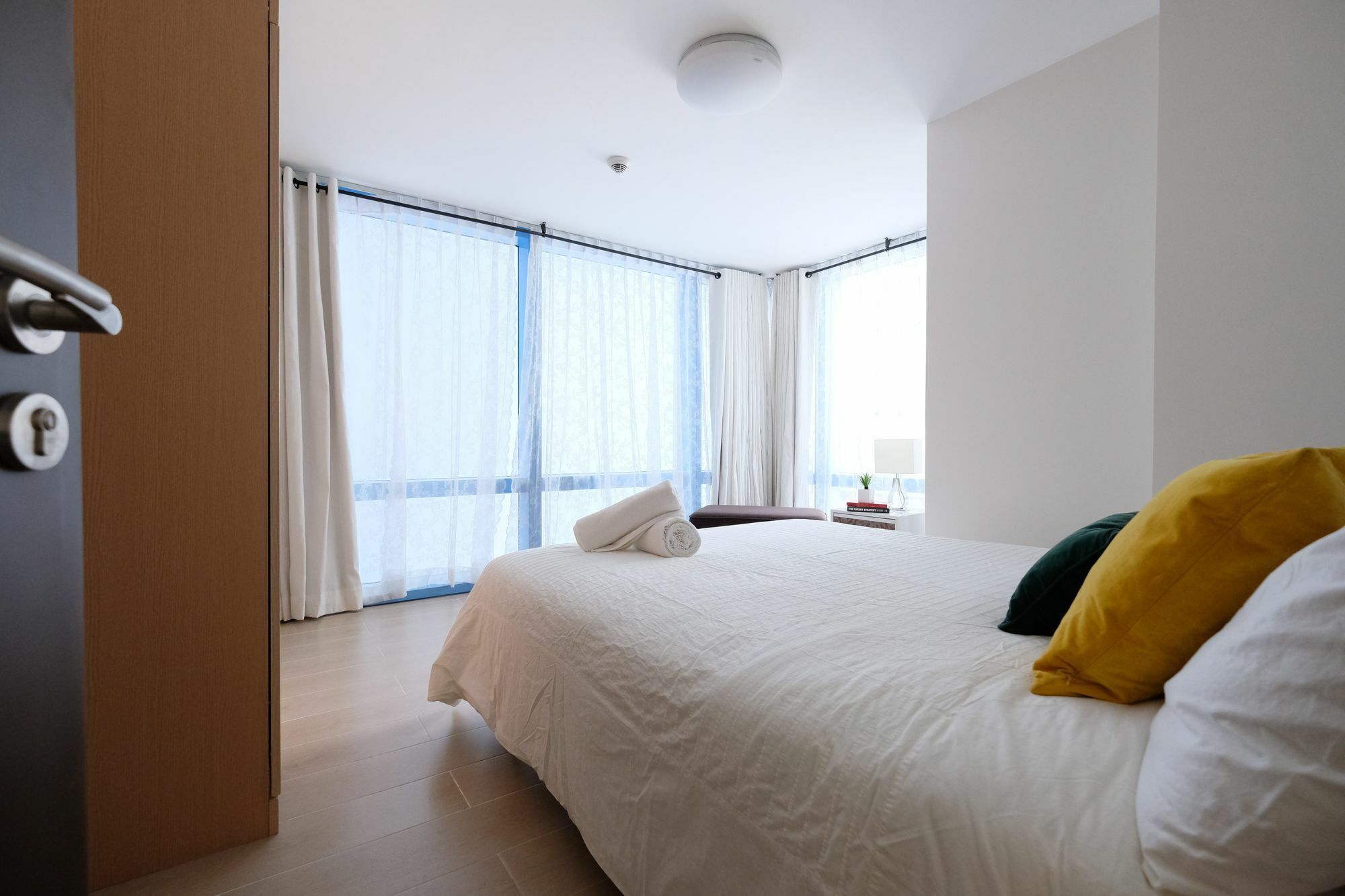 Csuites At Two Central Residences Makati City Exterior photo