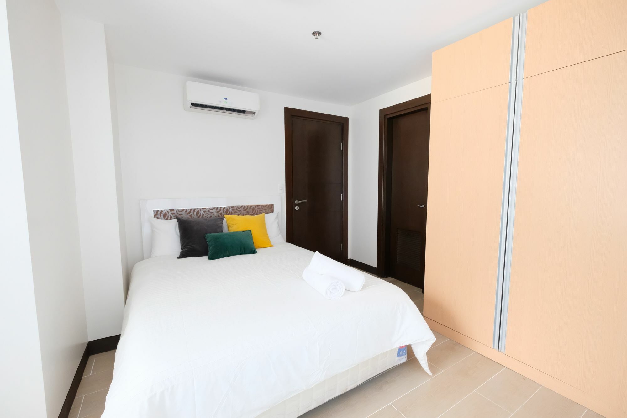 Csuites At Two Central Residences Makati City Exterior photo