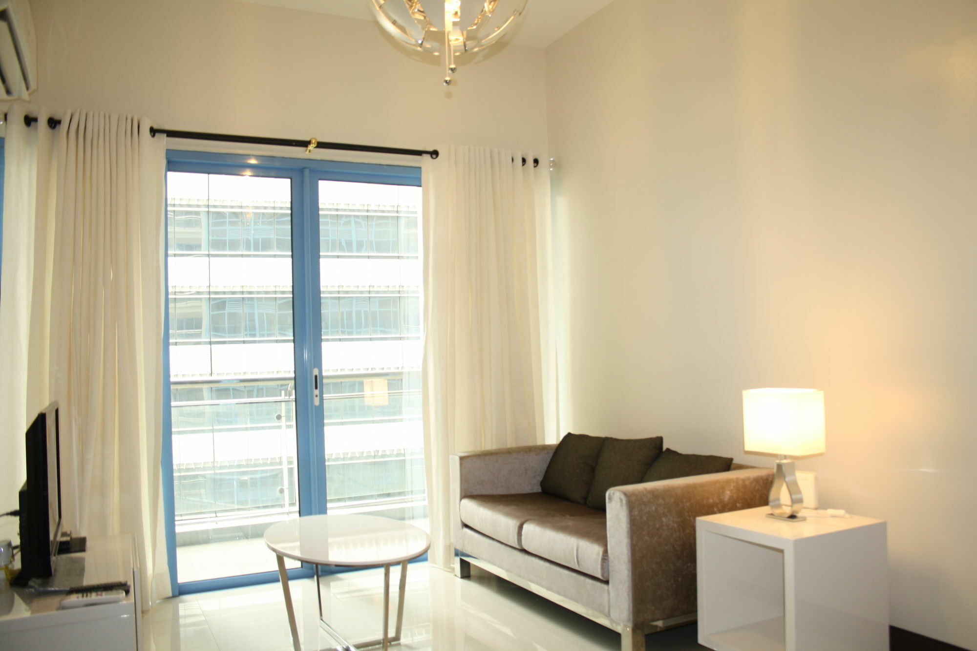 Csuites At Two Central Residences Makati City Exterior photo