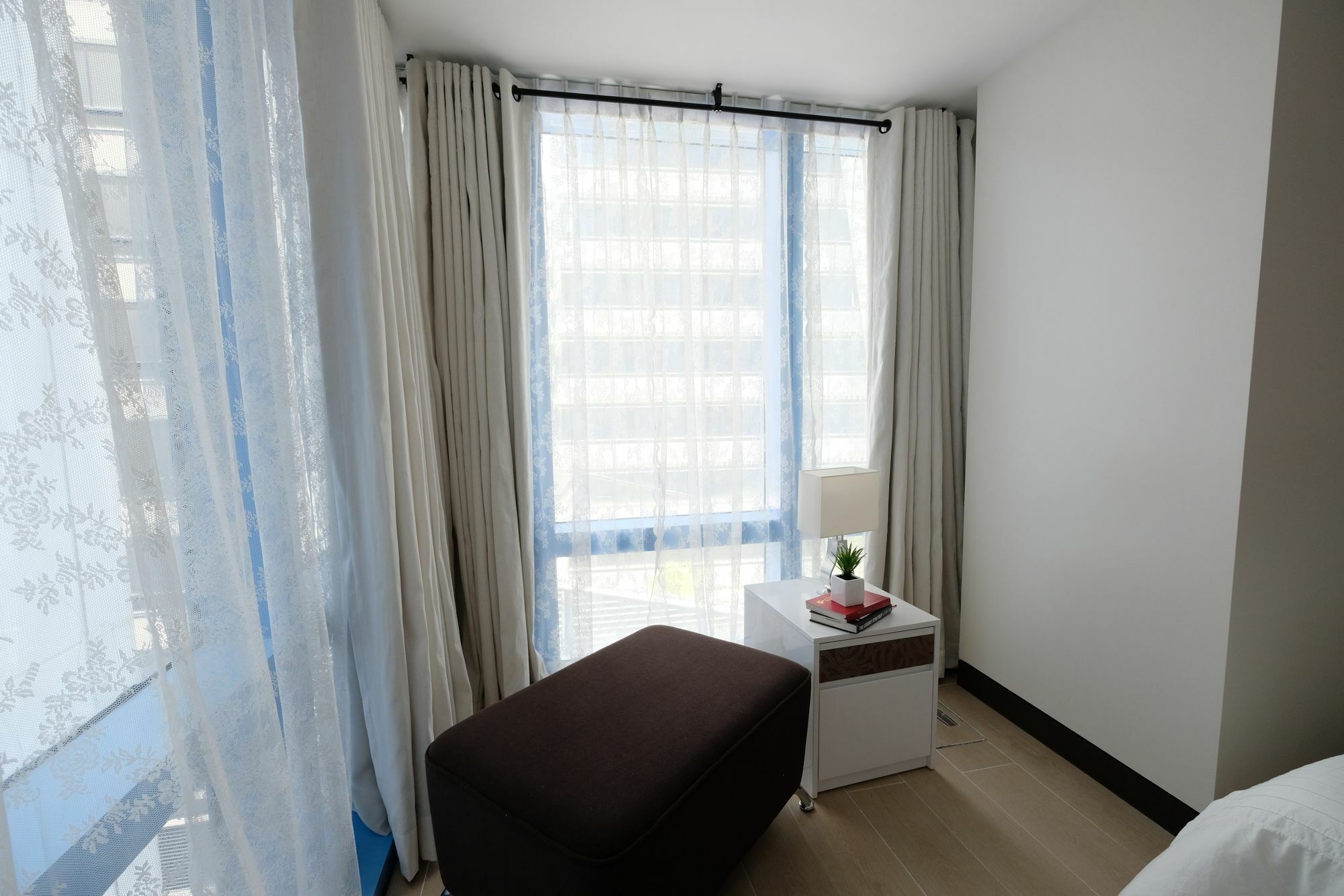 Csuites At Two Central Residences Makati City Exterior photo