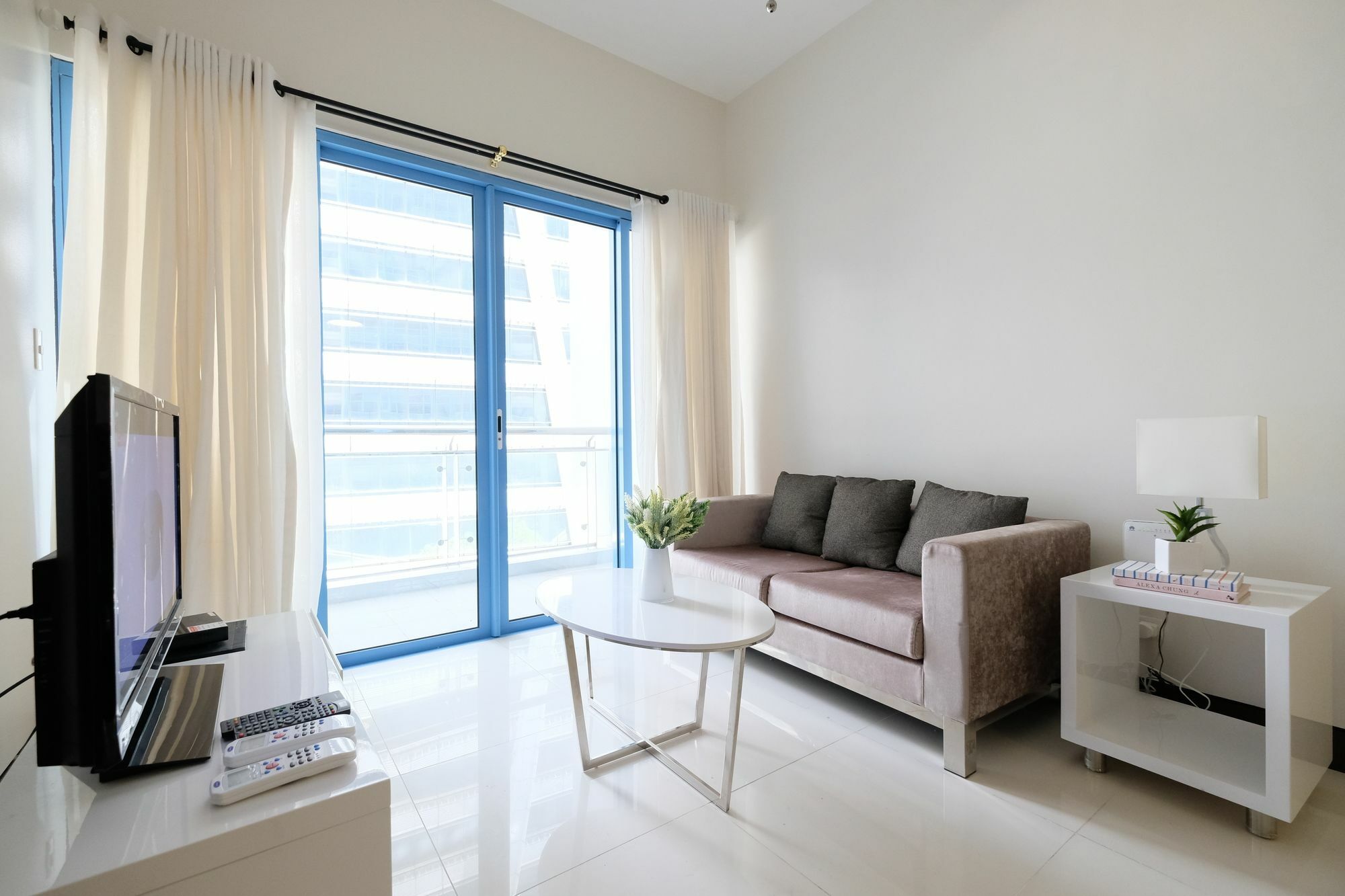 Csuites At Two Central Residences Makati City Exterior photo