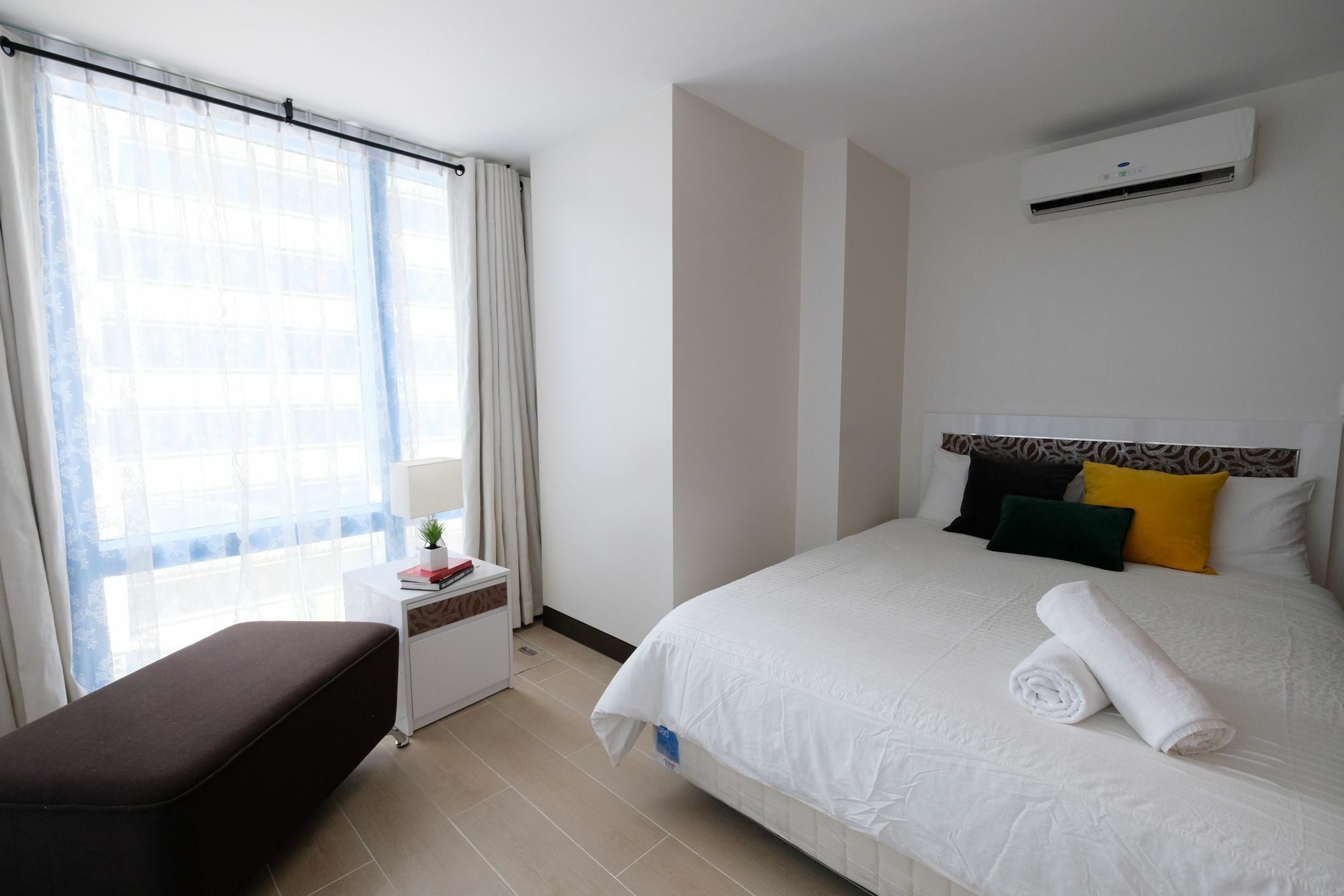 Csuites At Two Central Residences Makati City Exterior photo